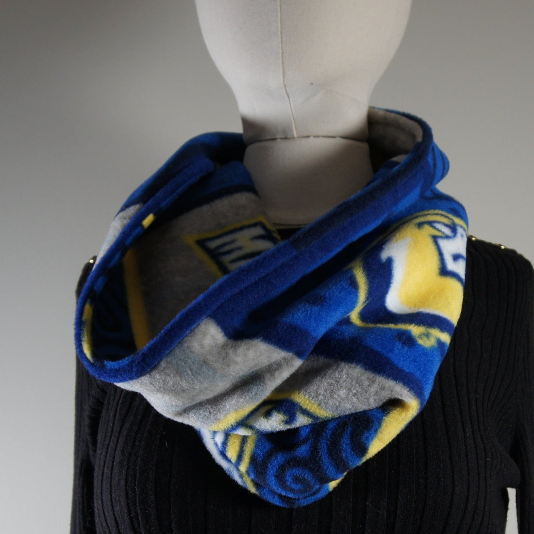 Accessories - Scarves - Cowl - NCAA - Marquette University - Golden Eagles