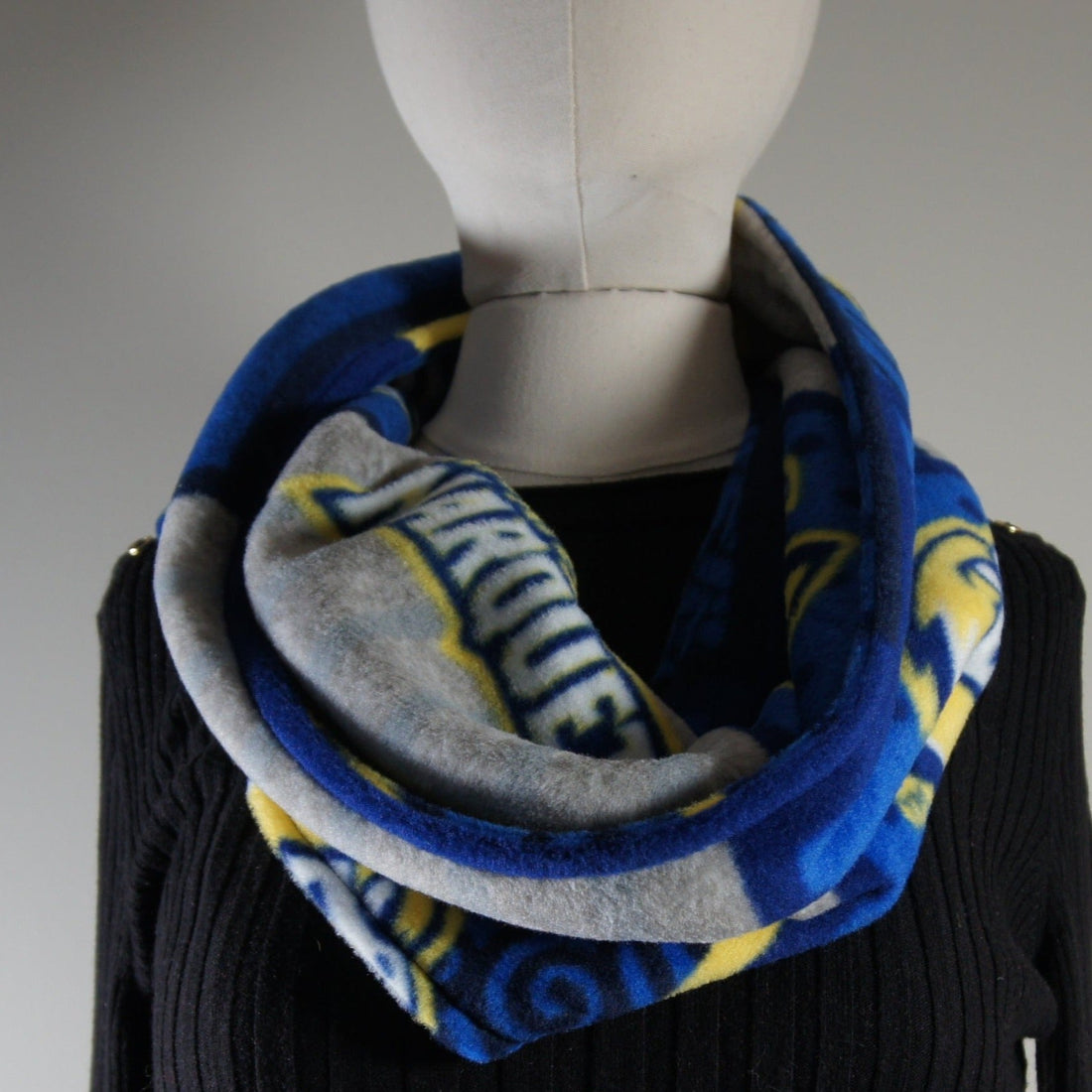 Accessories - Scarves - Cowl - NCAA - Marquette University - Golden Eagles