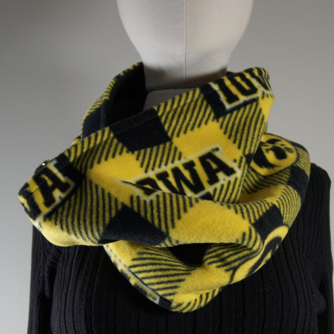 Accessories - Scarves - Cowl - NCAA - University of Iowa-UI - Hawkeyes