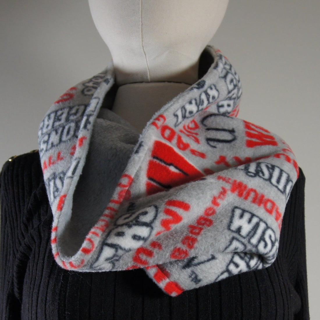 Accessories - Scarves - Cowl - NCAA - University of Wisconsin-Madison-UW - Badgers