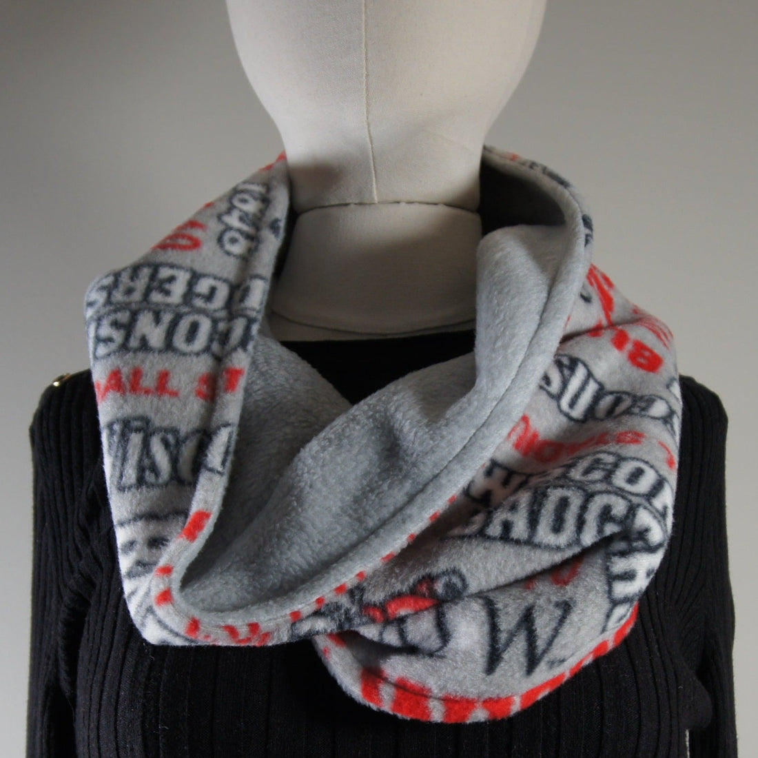 Accessories - Scarves - Cowl - NCAA - University of Wisconsin-Madison-UW - Badgers