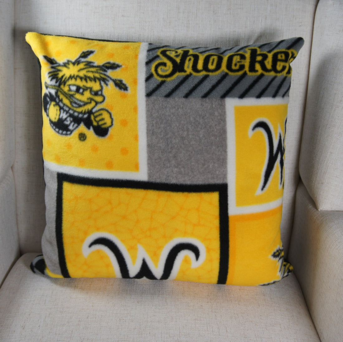 Front-Pillows-Accent-Square-college-NCAA-Wichita-State-University