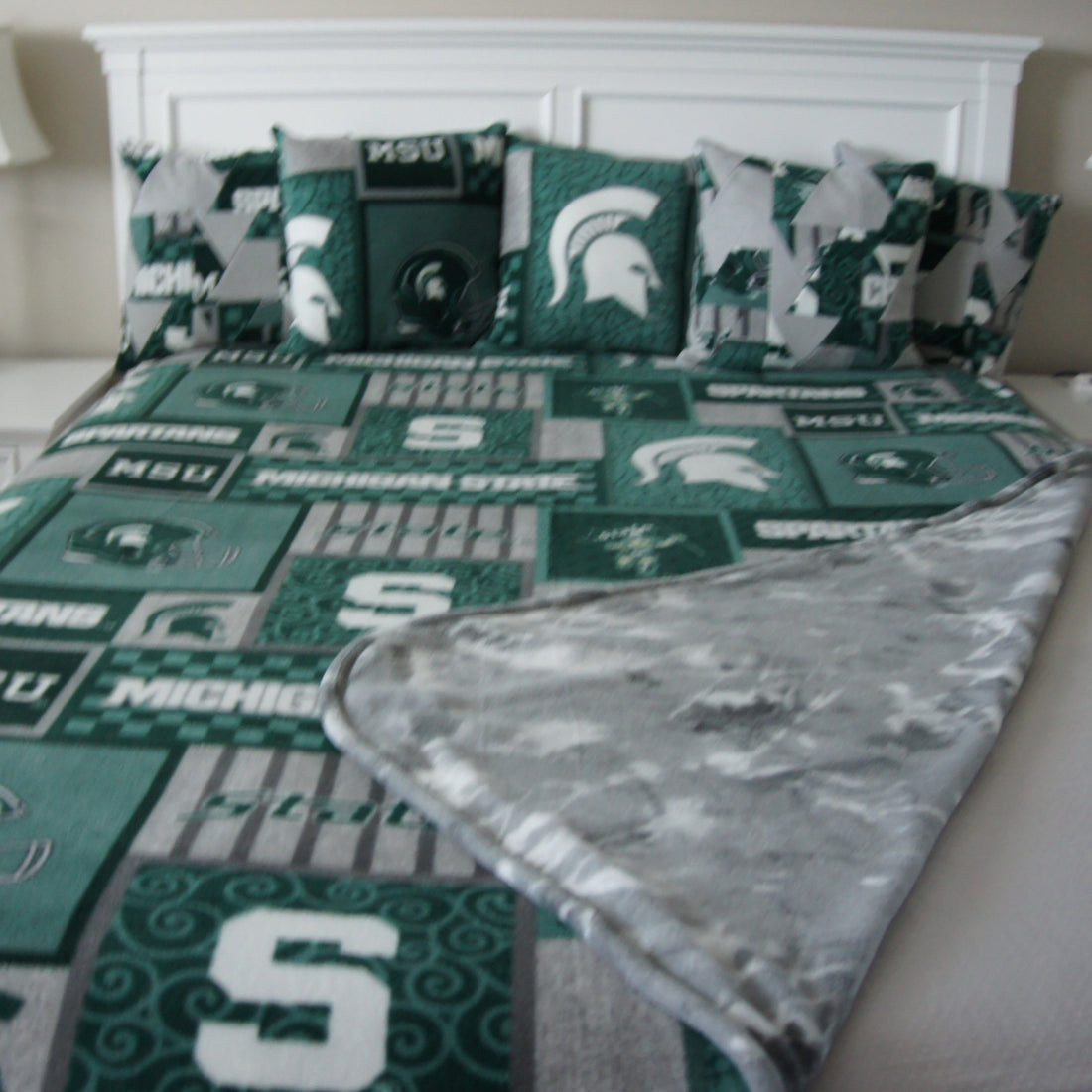 Throws - Bed Topper - Full/Queen - College - NCAA - Michigan State University-MSU - Spartans