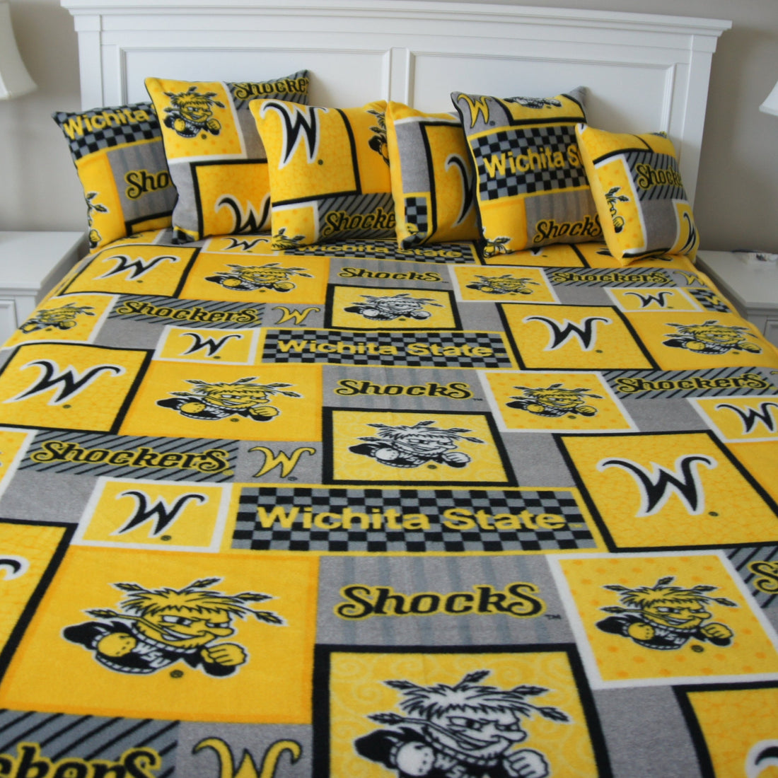 Throws - Bed Topper - Full/Queen - College - NCAA - Wichita State University-WSU - Shockers