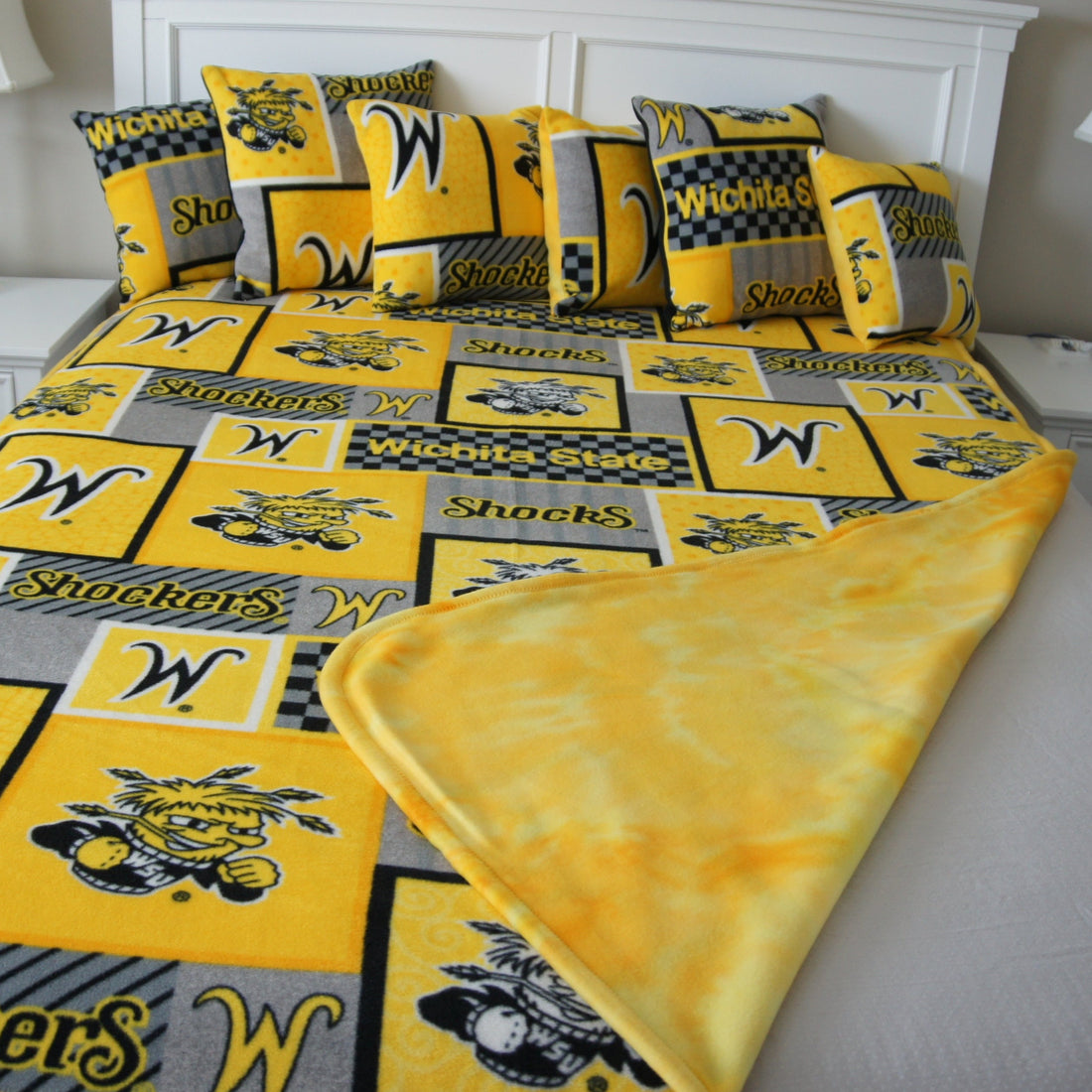 Throws - Bed Topper - Full/Queen - College - NCAA - Wichita State University-WSU - Shockers